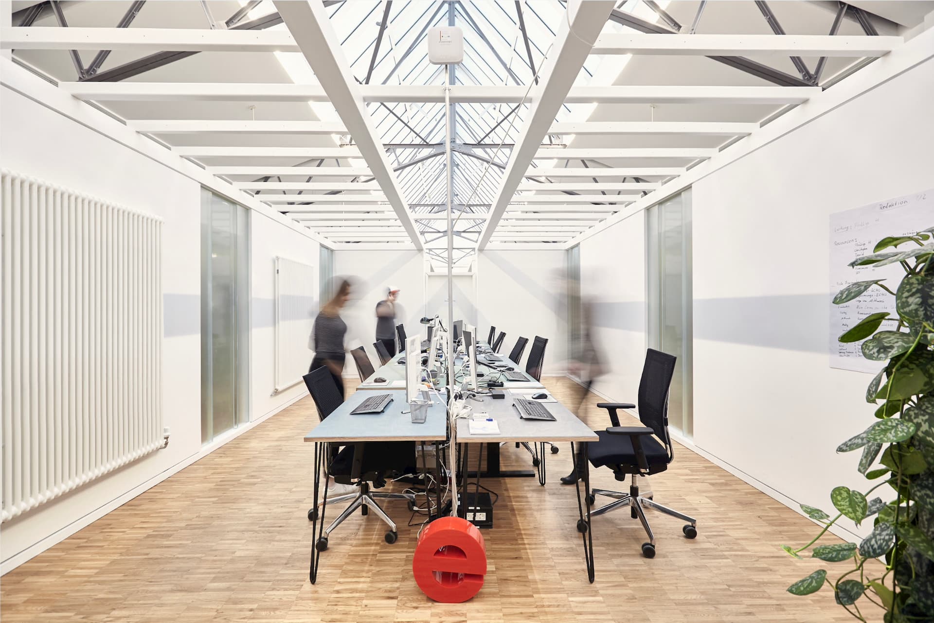 Großes und helles Teambüro.