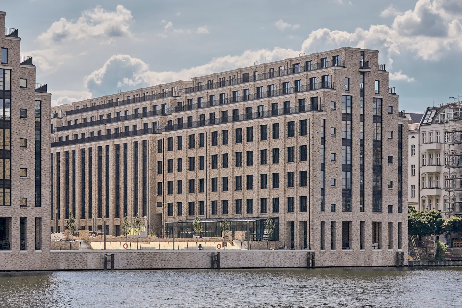 Arbeiten mit Blick auf die Spree.